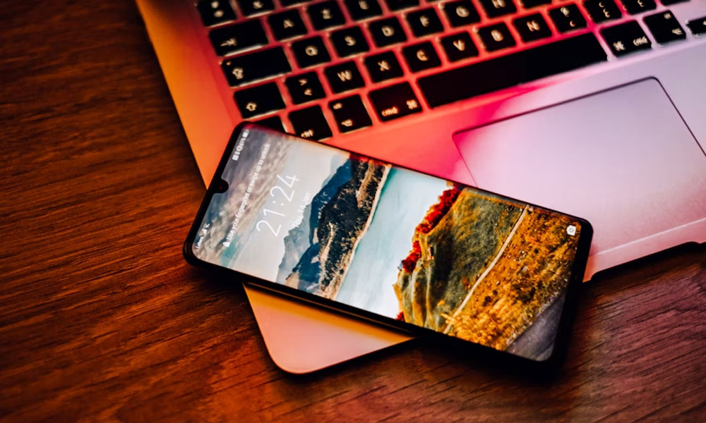 Tech Giants Envision Future Beyond Smartphones