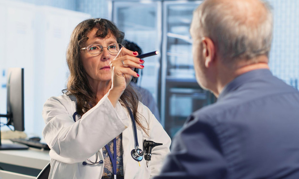 Are You a Candidate for Cataract Surgery London? Signs You Need to See a Specialist