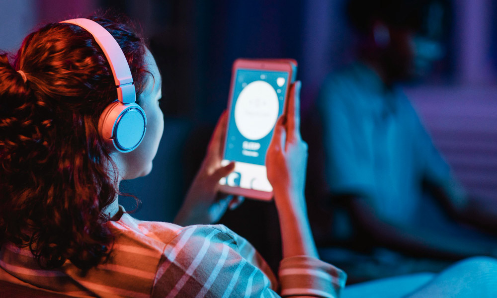 From Playlists to Perspective: Sharing How Streaming Music Helps People Through Hard Times