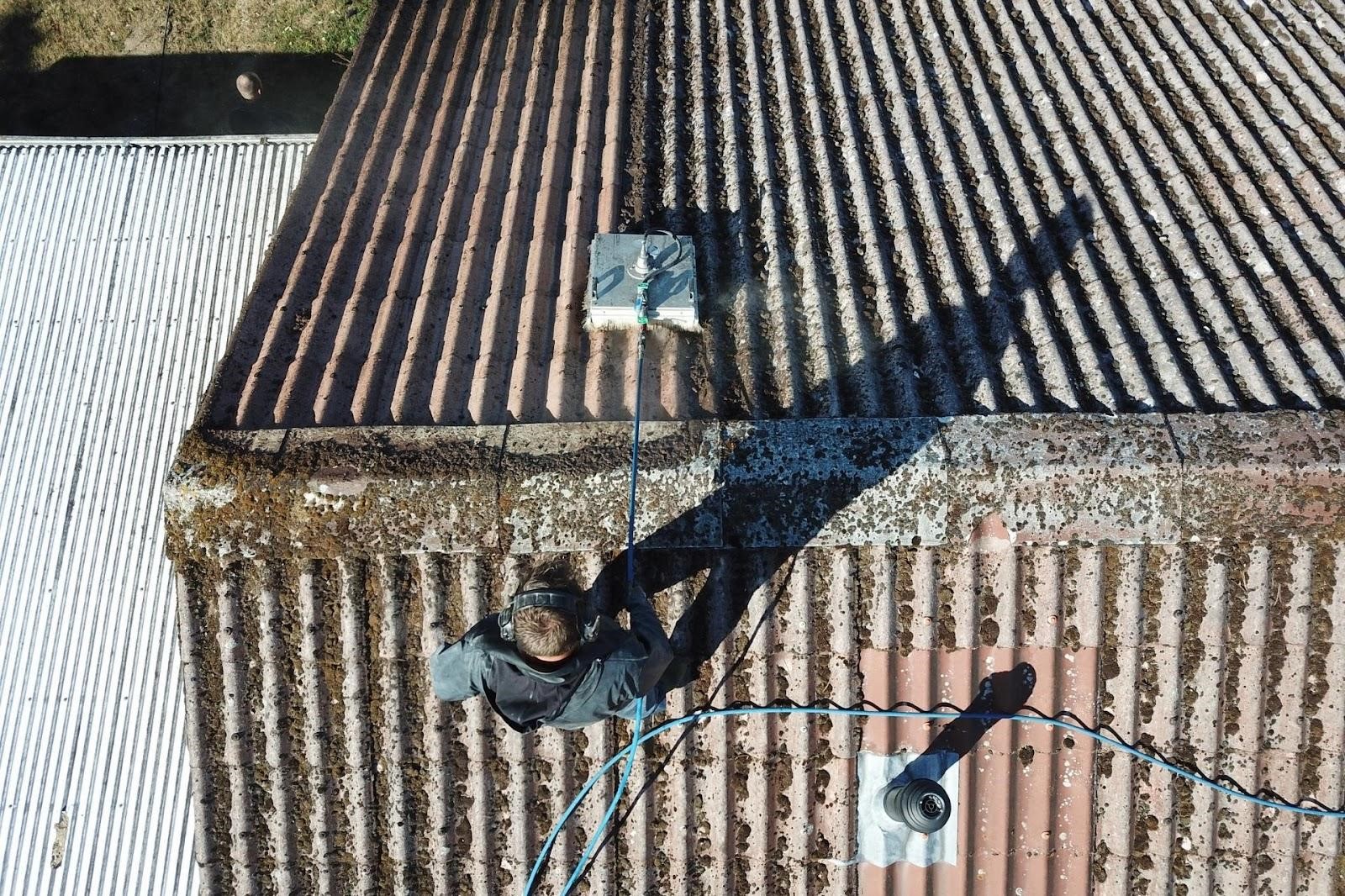 Why East Midlands Homeowners Struggle With DIY Roof Cleaning