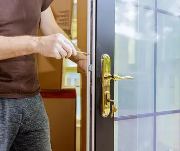 Door Hinges in Warehouses